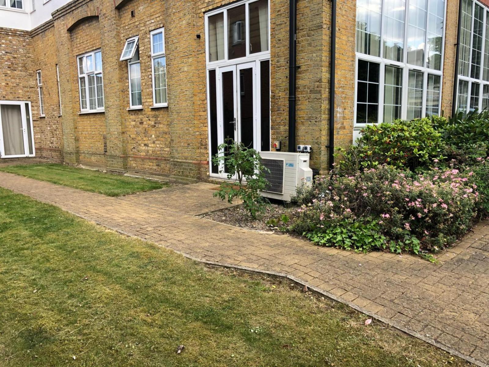Spacious King Room With Private Entrance - Near Emirates And Camden And King'S Cross - 5 Min To Tube Finchley Exterior foto